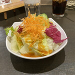 ボンカフェ ボンジョルノ - セットのサラダ。4種類から選べる。これは野菜サラダ。ニンジン率高め。しかも生。