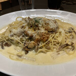 ボンカフェ ボンジョルノ - 第9回キングオブパスタ優勝カッチャジョーネ　クリームポルチーニ。なんと、単品1375円（込）