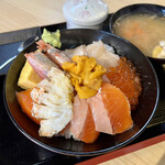 恵比寿 桜 - 海鮮丼松セット¥3300。