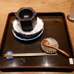 日本料理 徳専 - ▷焼物
      ○鮑と鮑の肝と山羊の乳の石焼き