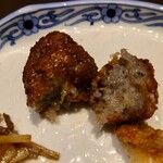 日本料理 徳専 - れんこんのつみれ？は弾力感があり、モチモチしてる！
      これはこんにゃく芋か何かが混ぜられてる？
      美味しいねえ。