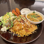 シターラ 青山店 - ビリヤニセット。野菜のかき揚げは本来ひとつですよ。連れからいただきました。