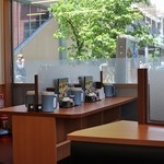 日高屋 - 爽やかな店内