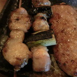 炭道楽　とり井 - ビールと焼き鳥３本、枝豆で９５０円（2013.6）