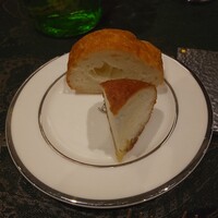 SALONE 2007 - パン(フォカッチャ)が2種類、最初に出てきました。