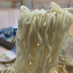 ぴかいち亭 - 独特な食感の細麺