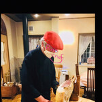 リストランテ ピノキオ - 29ヶ月熟させた自家製生ハムをカットしてくれます　生ハム台も自分が切りやすいように自分で作ったとのことです　byまみこまみこ