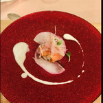 リストランテ ピノキオ - お皿の名前からの逸品　サーモンと、アオリイカのスモーク　byまみこまみこ