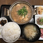 居酒食堂 わ楽 - 和食定食（鶏のみぞれ煮鍋＋おかず３種）1500円