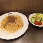 Ｃａｆｅ　ｄｅ　Ｐｅｒｃｈｅ - 自家製ミートソースパスタ