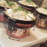 えびすジンギスカン 海月 - ニラを載せます。