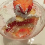 タカノフルーツパーラー - トライフル断面