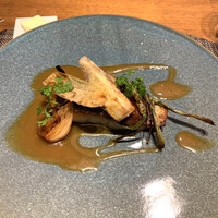 ラ・ファソン 古賀 - ⑤平スズキポワレ 下仁田ネギのソテー 蕾菜の上新粉揚げ アルベールソース