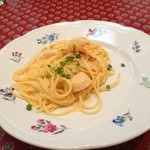 地中海食堂 タベタリーノ - ウニと帆立貝のクリームパスタ。
      濃厚で美味しかった。