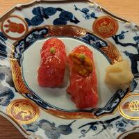 肉亭ふたご iki 新宿店 - 和牛握り寿司 大トロ・雲丹