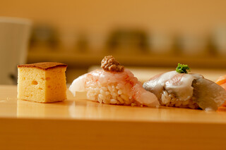 h Sushi Hikari - 