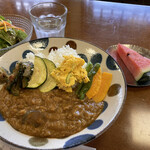 デリ&キッチン ハロ - 夏野菜のカレー。辛さはマイルド