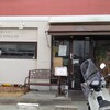 クワトロ・フォリオ - 店の外観ですが壁がグレーだったので目立たなかったです。