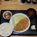 とんかつ まるや - ロースかつ定食700円