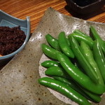艶吉別邸 - スナップエンドウと肉味噌