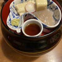 韻松亭 - 茶つぼ三段弁当 一段目