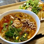 SUN FARMERS CAFE - 料理写真:海老と鶏ささみ野菜もたっぷり！酸味と辛みを楽しめるエスニックヌードルです。