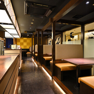 掘りごたつ・BOX席完備。温もりの空間でくつろいだお食事を