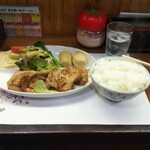 Oshokujidokoro Tombo - しょうが焼き定食の一部