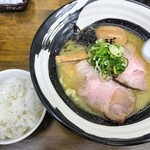 麺屋 よしすけ - 濃厚鶏白湯と小ライス