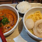 らーめん蓮 - チゲ味噌つけ麺(限定) 麺半分→味付玉子　平日ランチ無料の半ライス