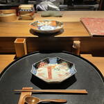 薪鳥新神戸 - 古伊万里がお出迎え