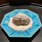 薪鳥新神戸 - マッシュルーム 米粉と塩をプレスしたもの