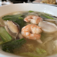 中国菜 老四川 飄香 銀座三越店 - いろいろ野菜と海鮮のスープ麺