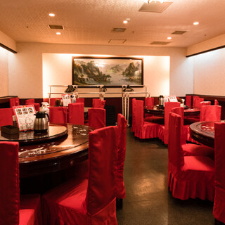 The space has a stylish authentic Chinese interior and has a round table that is perfect for a large number of people.