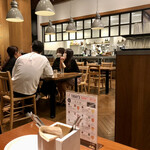 Q CAFE by Royal Garden Cafe - 店内