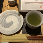 水炊き とよみつ  - 待ってる間にお茶