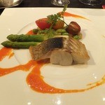 ポルトーネ - 福岡県玄海産　鱸のポワレ　レッドパプリカソース　枝豆のリゾットと3種のトマトを添えて