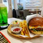 おん - クリームソーダ、チーズバーガーCombo