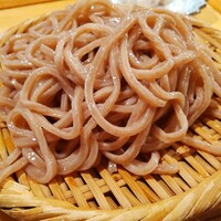 自家製粉石臼挽きうどん 青空blue 本店 - 自家製粗挽きうどん　ざるうどん