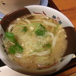 丸金本館 - 「温野菜セット」の麺。温かい「うどん」をチョイスしたよ～