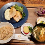 スマイル キッチン - 鮭の香草チーズパン粉焼き　1230円