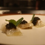 IZA - 赤イカとバナナのラベンダーオイルカルパッチョアップ