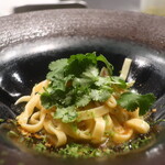 IZA - タリオリーニ エスニック風アップ