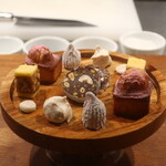 IZA - ミニャルディーズ