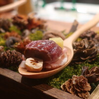 IZA - 秋田牛もも肉のワンスプーンアップ