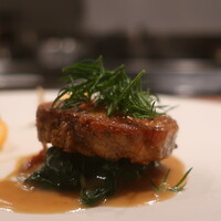 IZA - 鮟肝ソテー 縮みほうれん草添えアップ