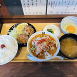 Motsu Nitokaraage No Kagechiyo - ♪もつ煮唐揚げ定食(赤)¥950→¥500
                        もつ増し¥110 生たまご¥70 ネギ増し¥0