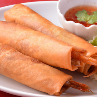 自慢の一品が勢揃い。店内メニューもデリバリー・テイクアウト可