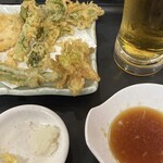 天丼てんや - たらの芽、ふきのとう、菜の花、れんこん、いんげんの天ぷら