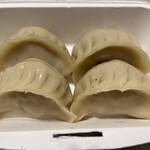 焼小籠包 ぎょうざ 樹苞 - 【お城餃子】モチモチした厚めの皮。肉汁が溢れてきて、小籠包に近い！